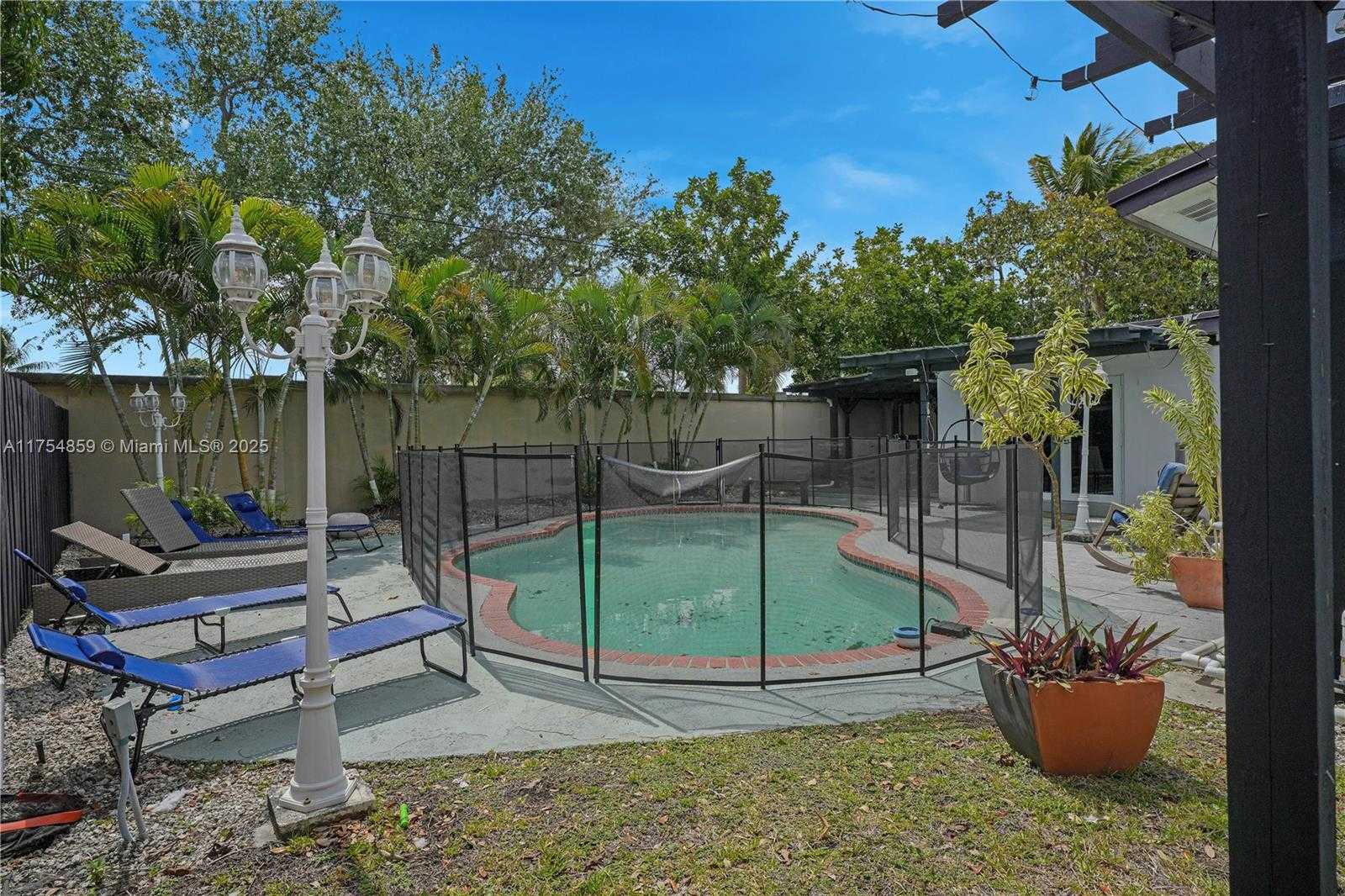 Small Image of 810 NORTH EAST 182ND ST, North Miami Beach Number 28