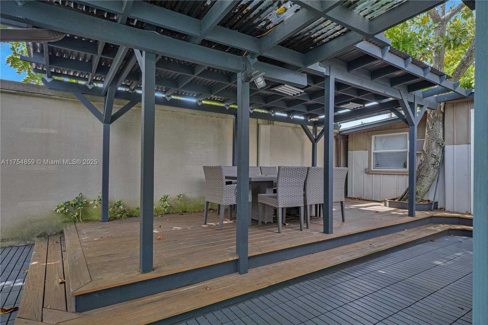 Small Image of 810 NORTH EAST 182ND ST, North Miami Beach Number 32
