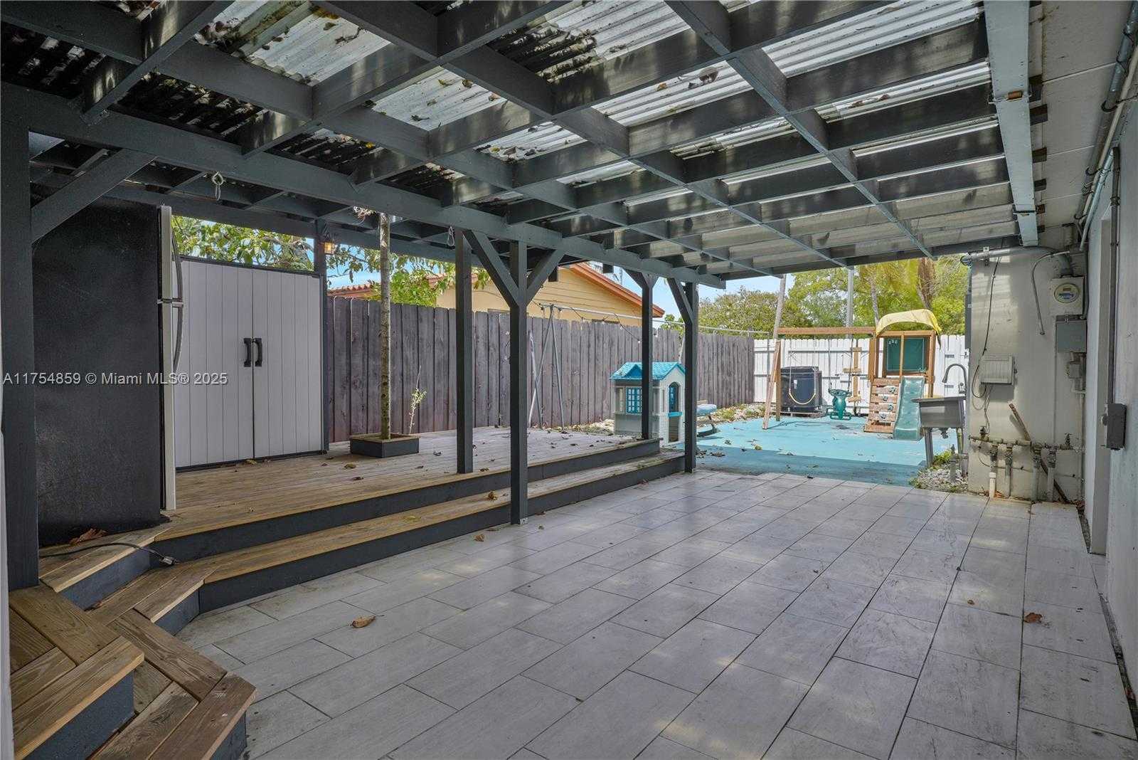 Small Image of 810 NORTH EAST 182ND ST, North Miami Beach Number 33