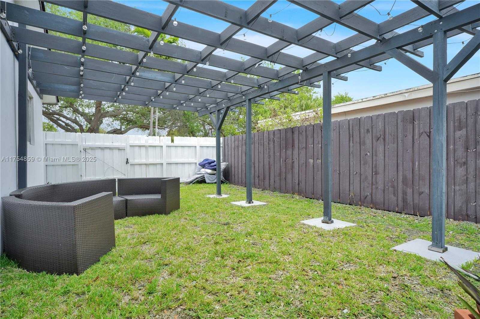 Small Image of 810 NORTH EAST 182ND ST, North Miami Beach Number 36