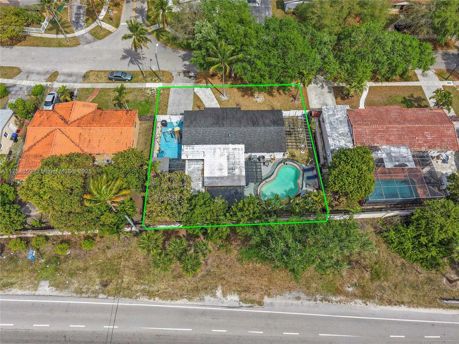 Small Image of 810 NORTH EAST 182ND ST, North Miami Beach Number 38