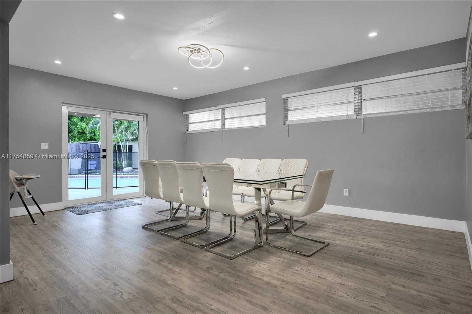 Small Image of 810 NORTH EAST 182ND ST, North Miami Beach Number 4