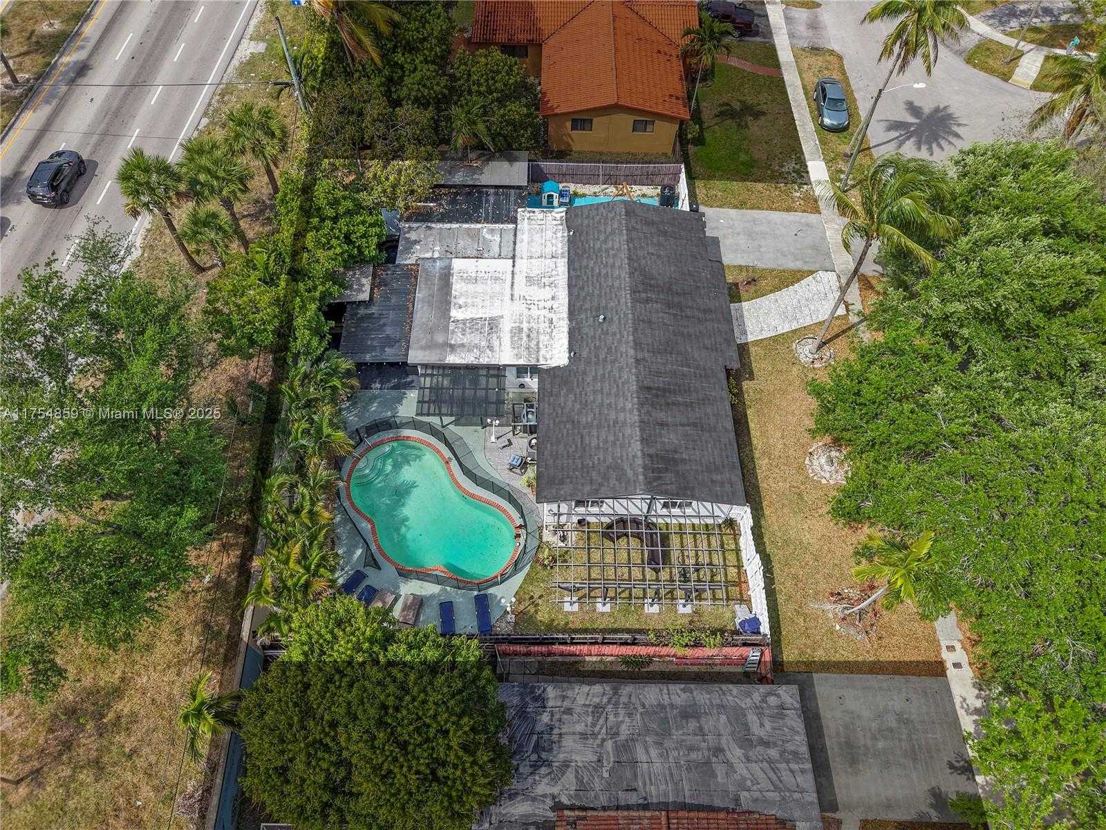 Small Image of 810 NORTH EAST 182ND ST, North Miami Beach Number 40