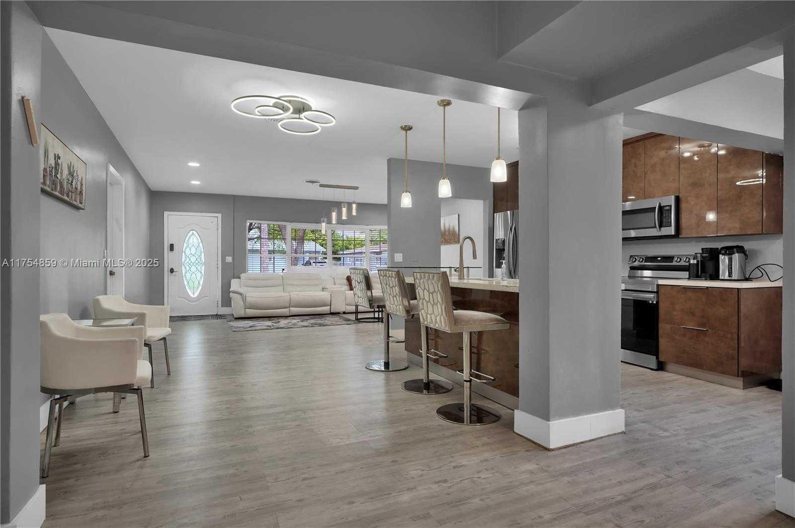 Small Image of 810 NORTH EAST 182ND ST, North Miami Beach Number 8