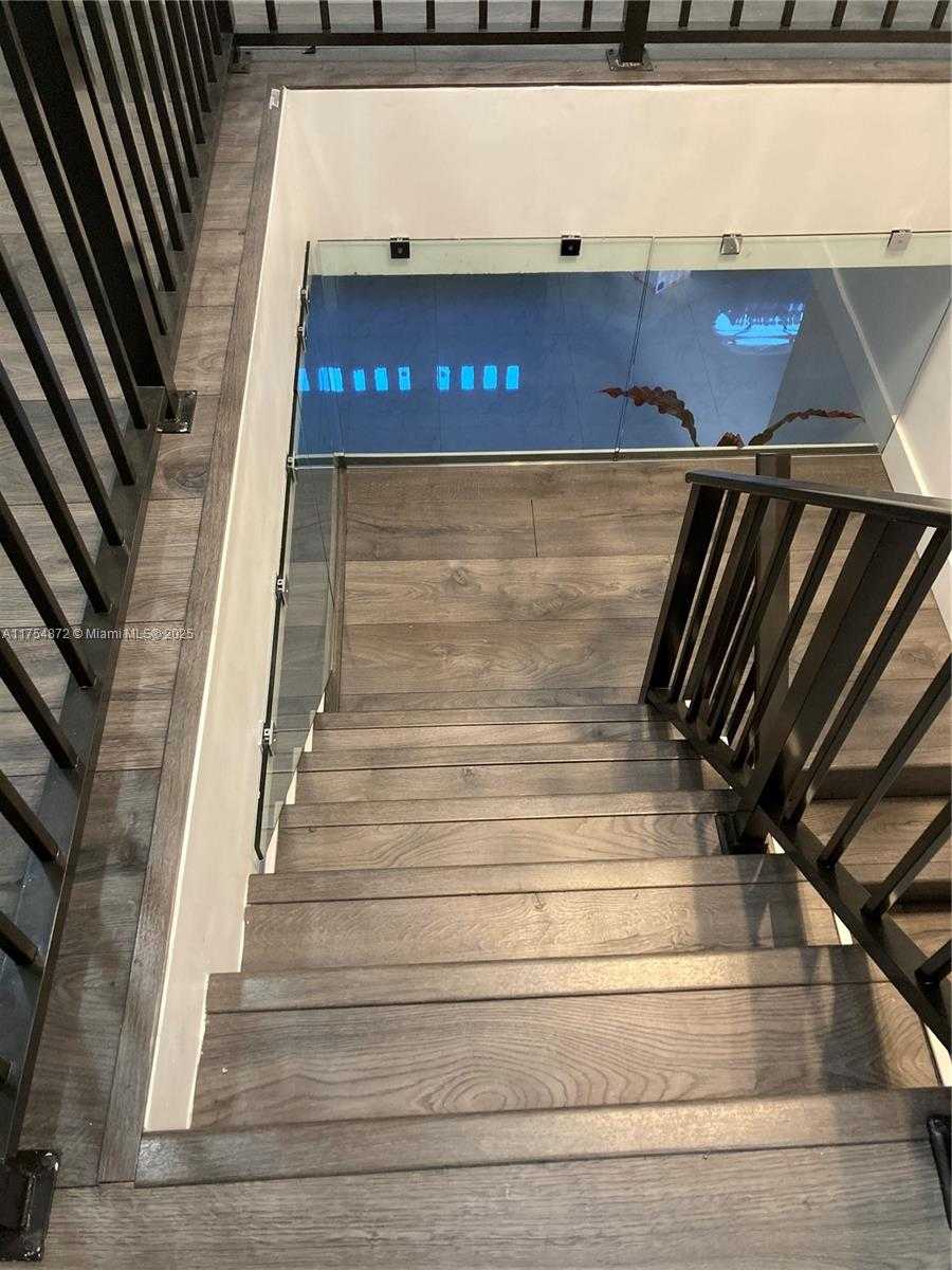 Small Image of 242, Miami Number 12
