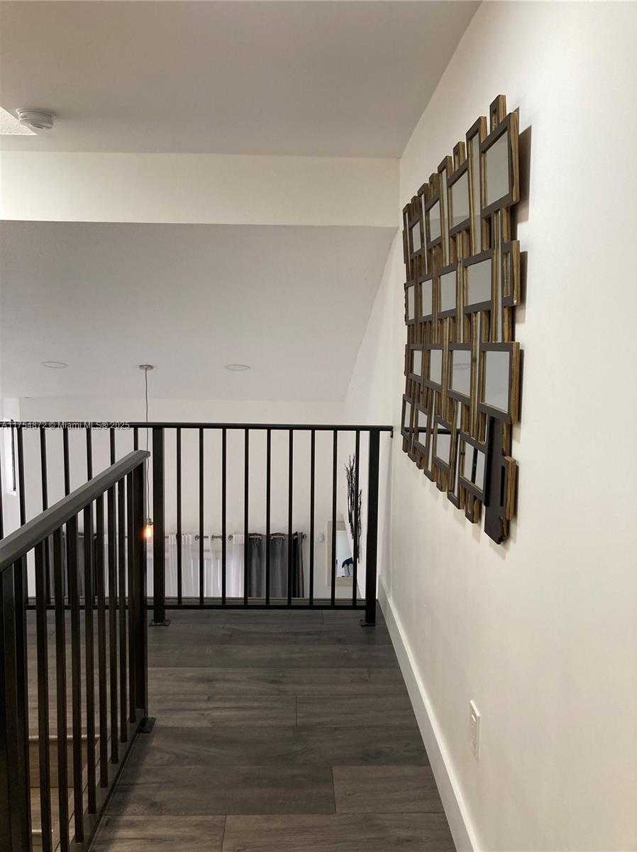 Small Image of 242, Miami Number 13