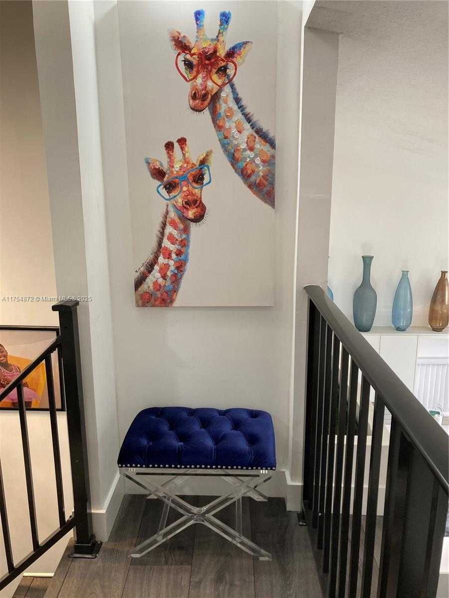 Small Image of 242, Miami Number 14
