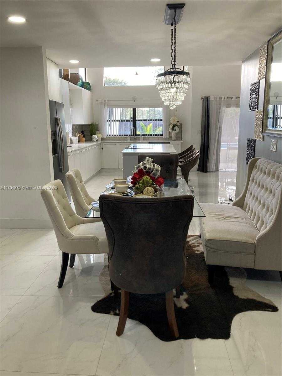 Small Image of 242, Miami Number 18