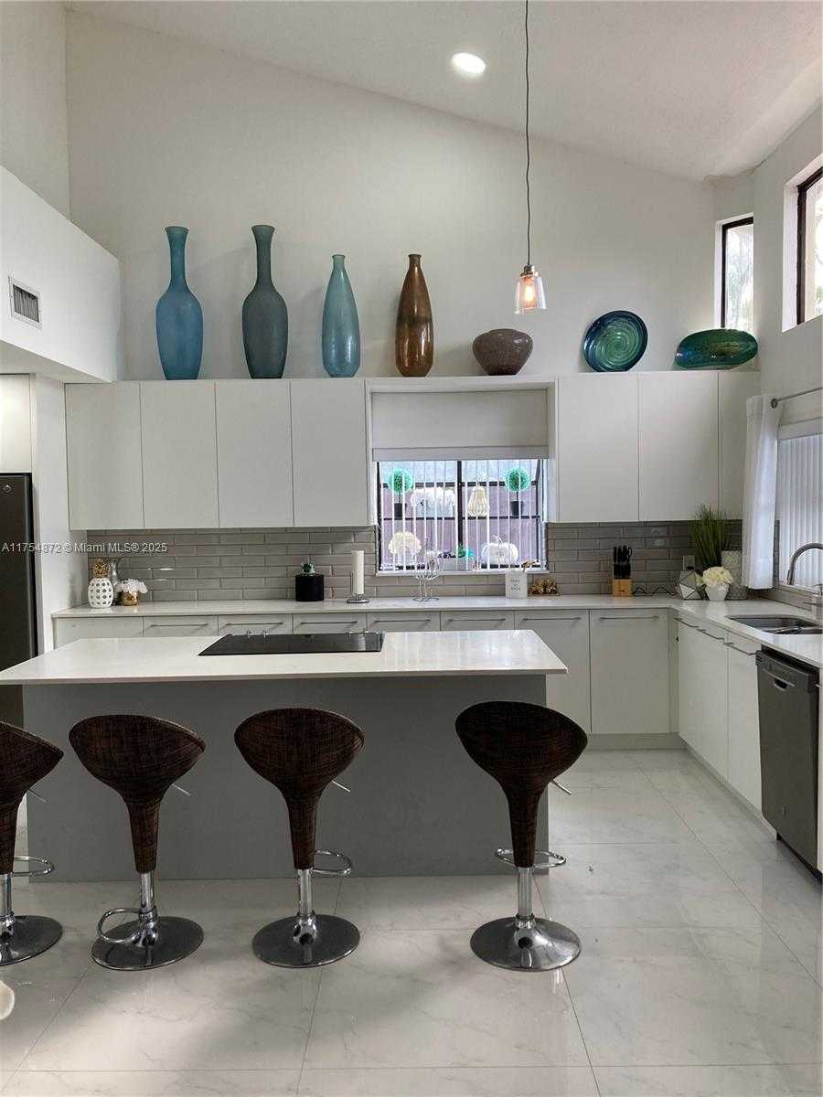 Small Image of 242, Miami Number 19