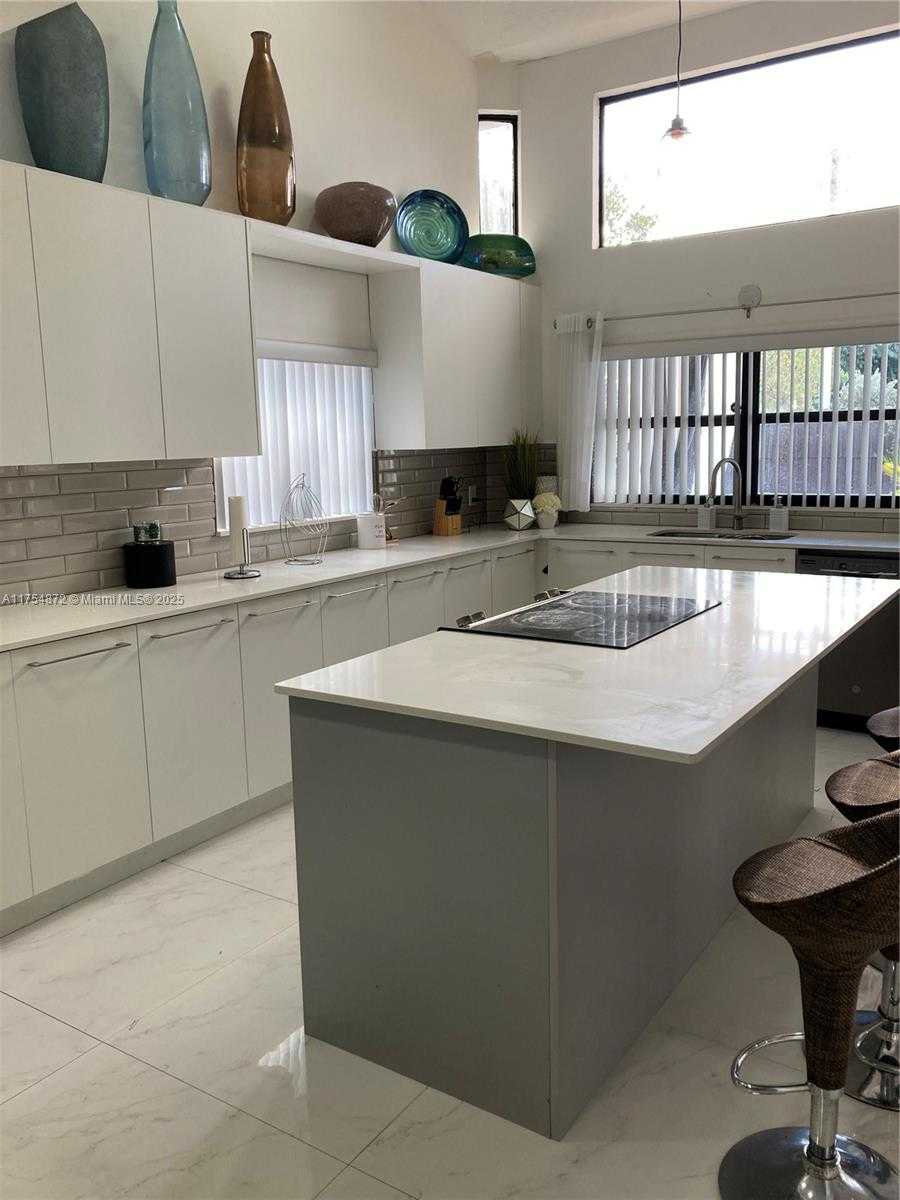 Small Image of 242, Miami Number 20