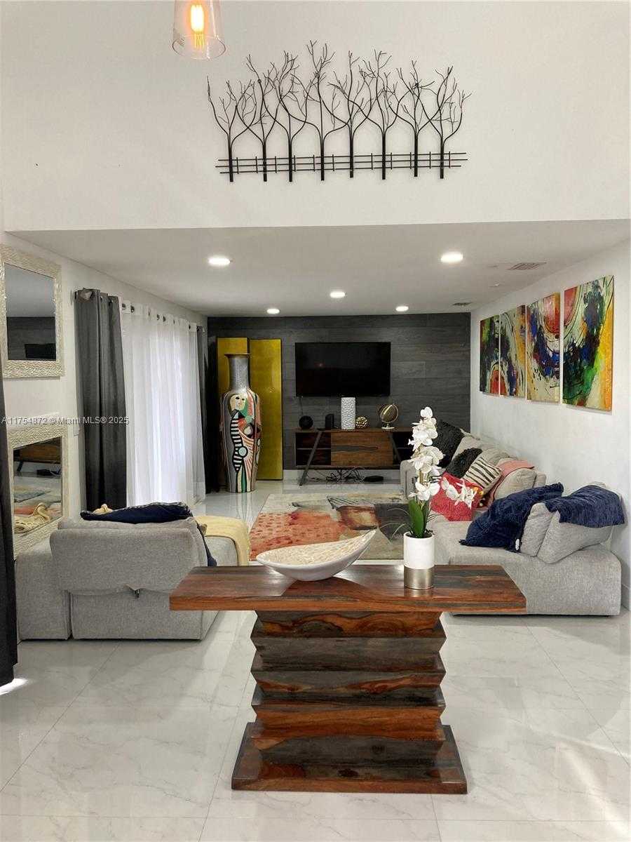 Small Image of 242, Miami Number 22