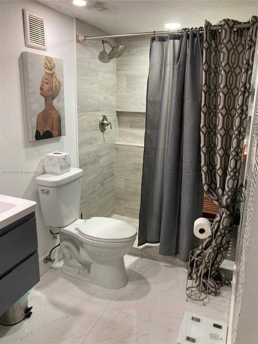 Small Image of 242, Miami Number 25