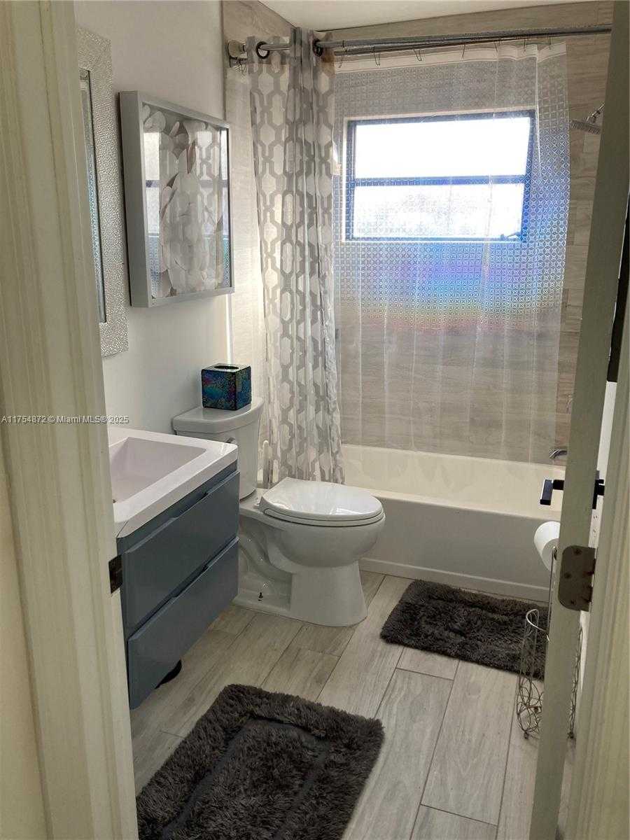 Small Image of 242, Miami Number 26