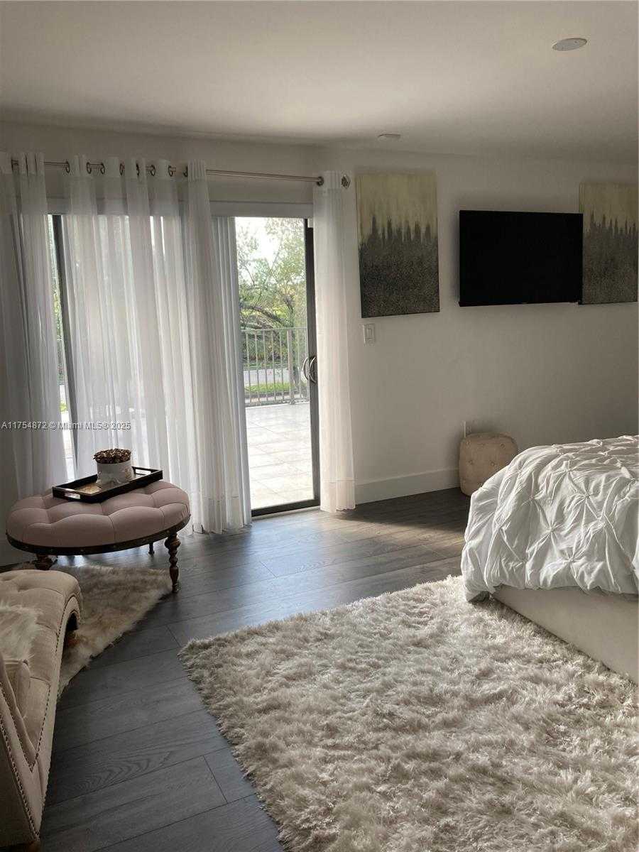 Small Image of 242, Miami Number 28