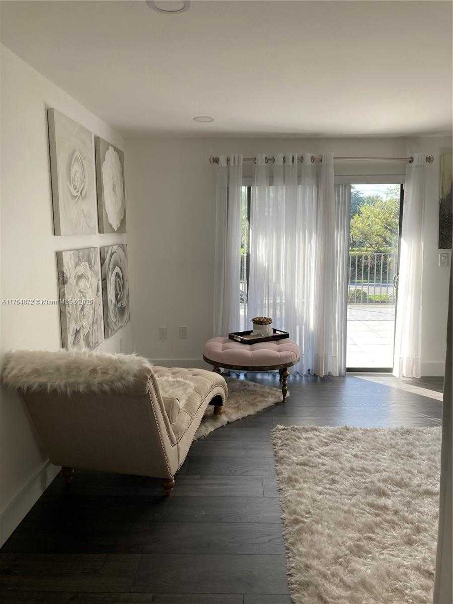 Small Image of 242, Miami Number 29