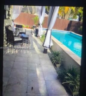 Small Image of 242, Miami Number 3