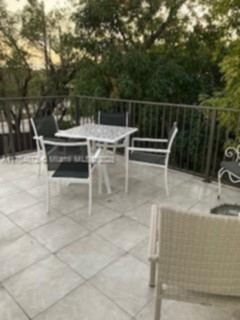 Small Image of 242, Miami Number 30
