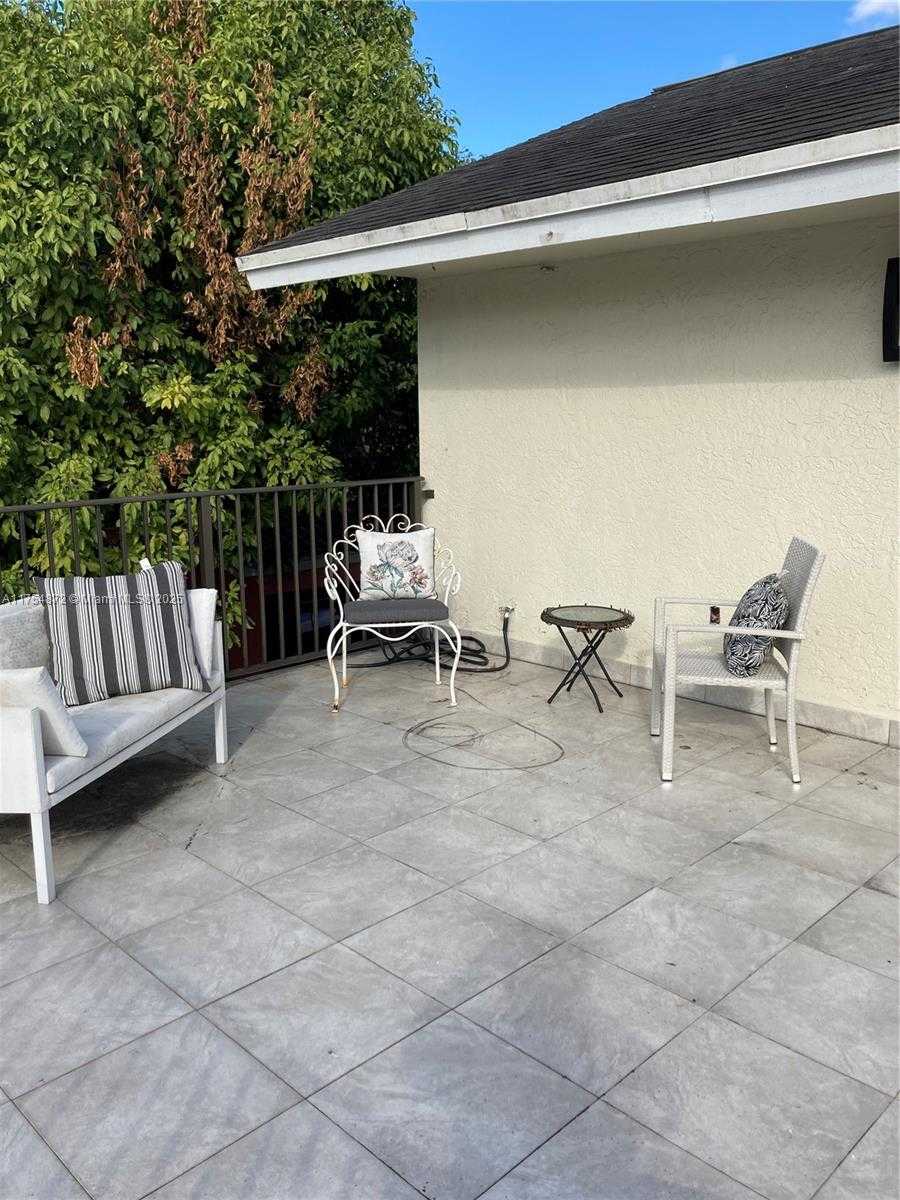 Small Image of 242, Miami Number 31