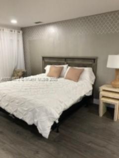 Small Image of 242, Miami Number 33