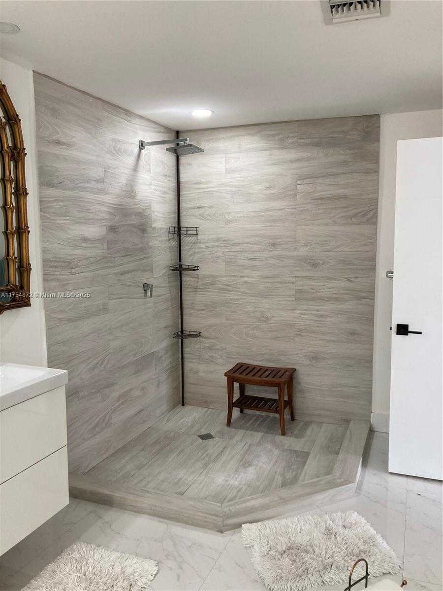 Small Image of 242, Miami Number 37