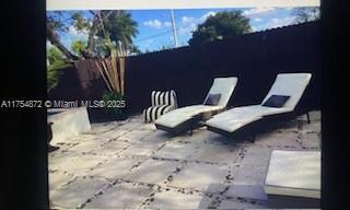 Small Image of 242, Miami Number 6