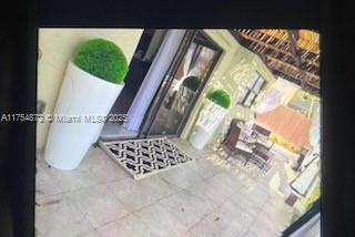 Small Image of 242, Miami Number 8