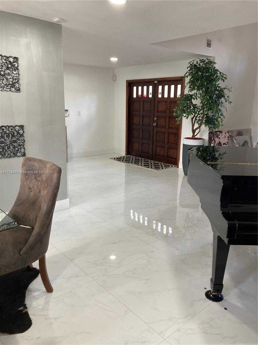 Small Image of 242, Miami Number 9