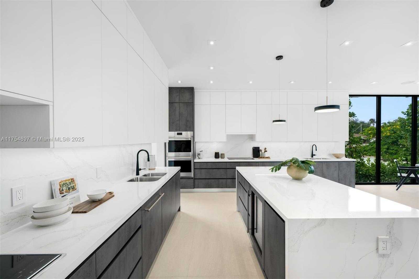 Small Image of 4425 ADAMS AVE, Miami Beach Number 13