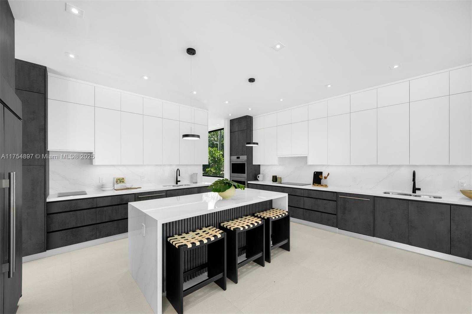 Small Image of 4425 ADAMS AVE, Miami Beach Number 14