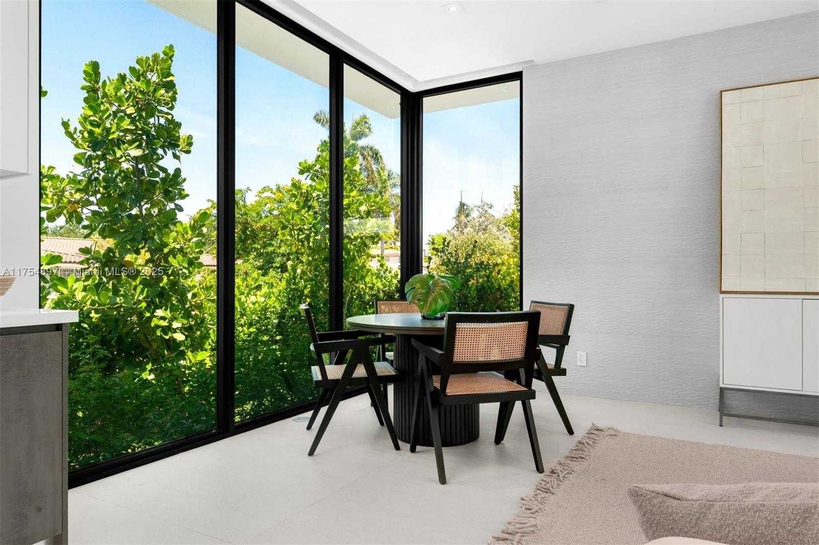 Small Image of 4425 ADAMS AVE, Miami Beach Number 17