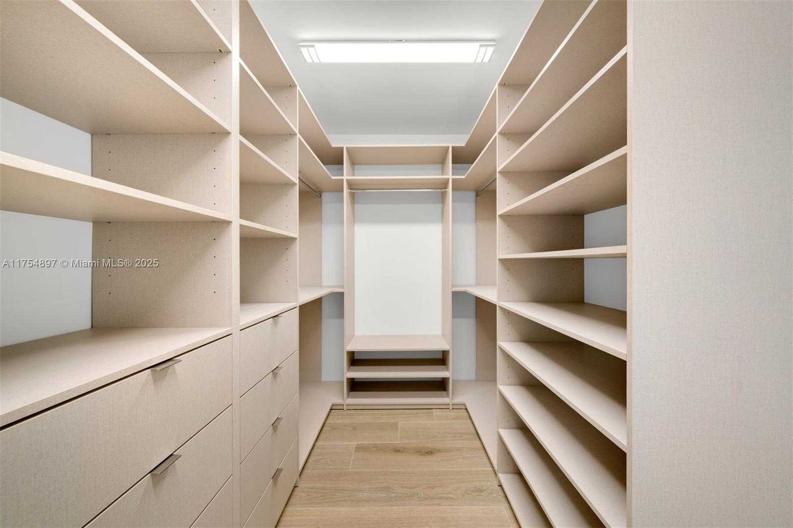 Small Image of 4425 ADAMS AVE, Miami Beach Number 25