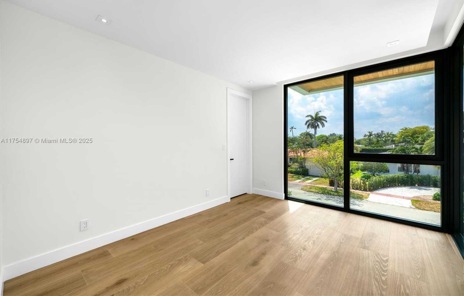 Small Image of 4425 ADAMS AVE, Miami Beach Number 32