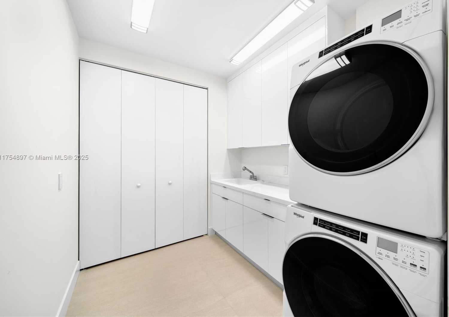 Small Image of 4425 ADAMS AVE, Miami Beach Number 34