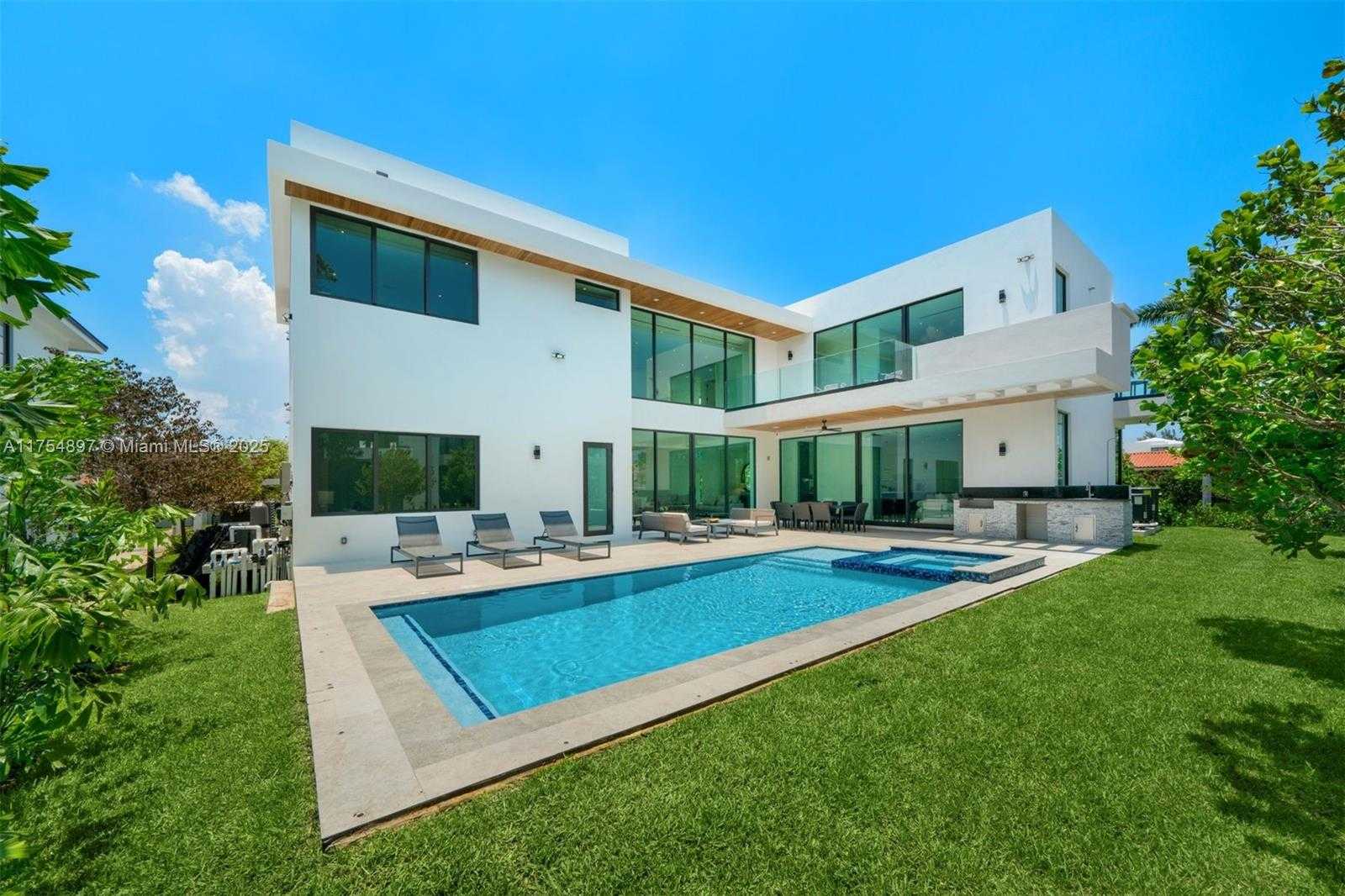 Small Image of 4425 ADAMS AVE, Miami Beach Number 36