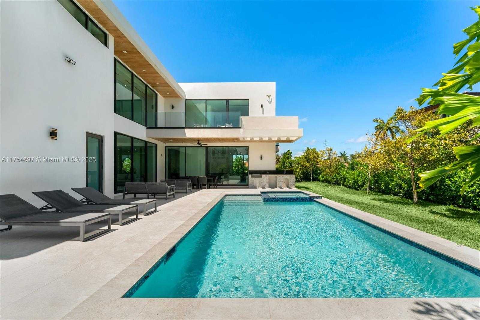 Small Image of 4425 ADAMS AVE, Miami Beach Number 37