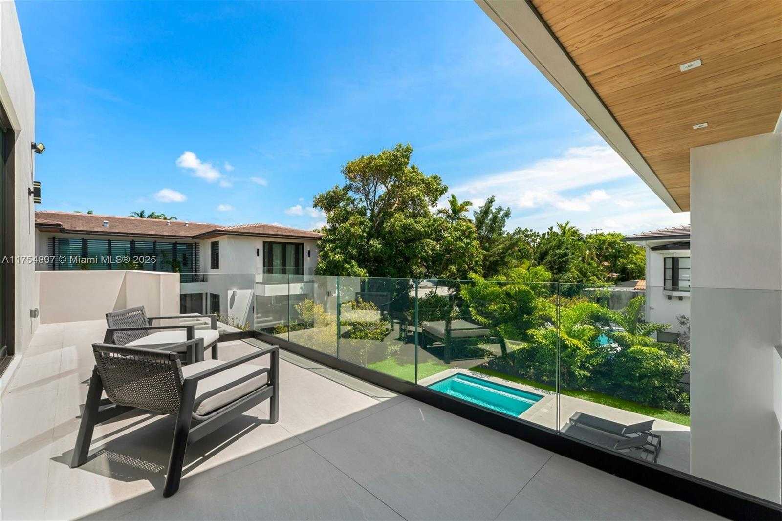 Small Image of 4425 ADAMS AVE, Miami Beach Number 39