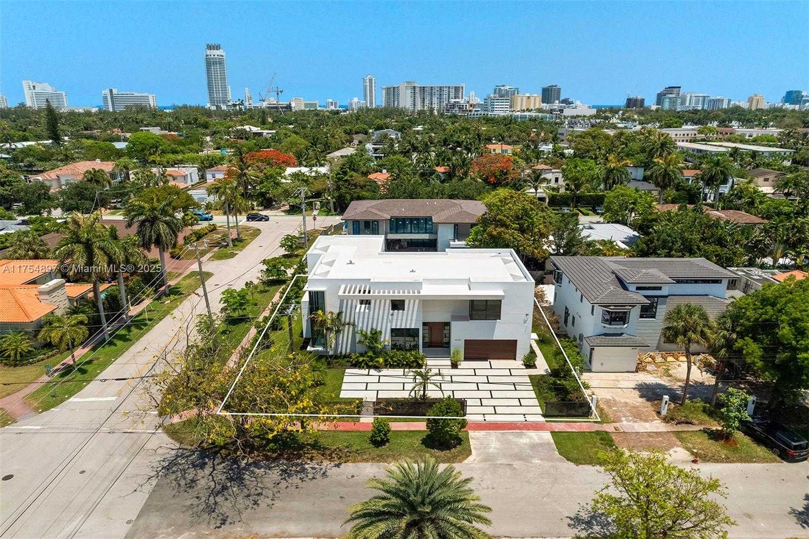 Small Image of 4425 ADAMS AVE, Miami Beach Number 42