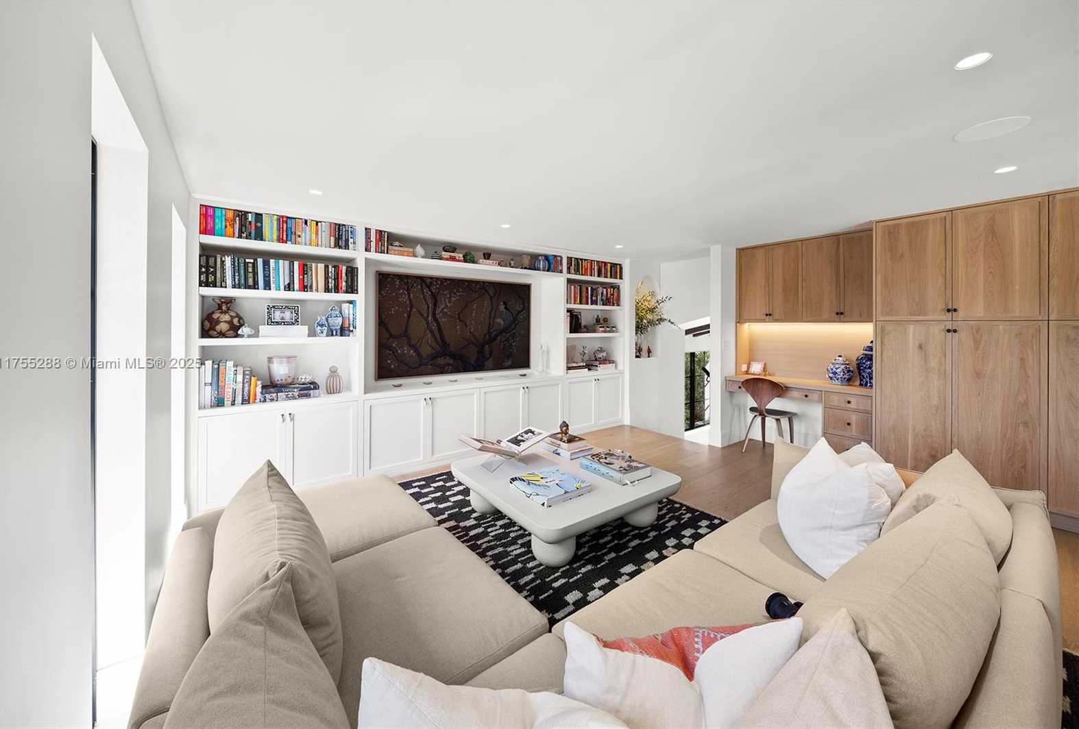 Small Image of 8951 HAWTHORNE AVE, Surfside Number 16