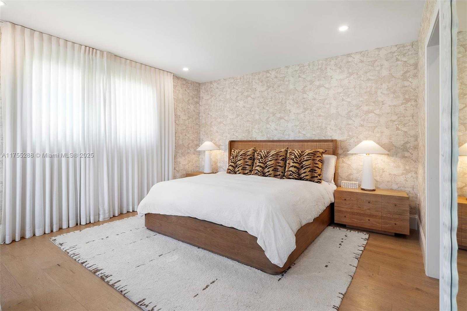 Small Image of 8951 HAWTHORNE AVE, Surfside Number 21