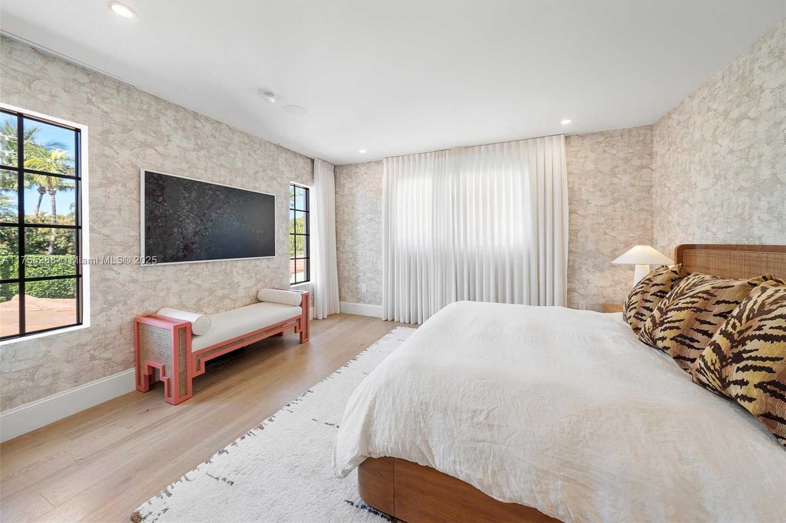 Small Image of 8951 HAWTHORNE AVE, Surfside Number 22