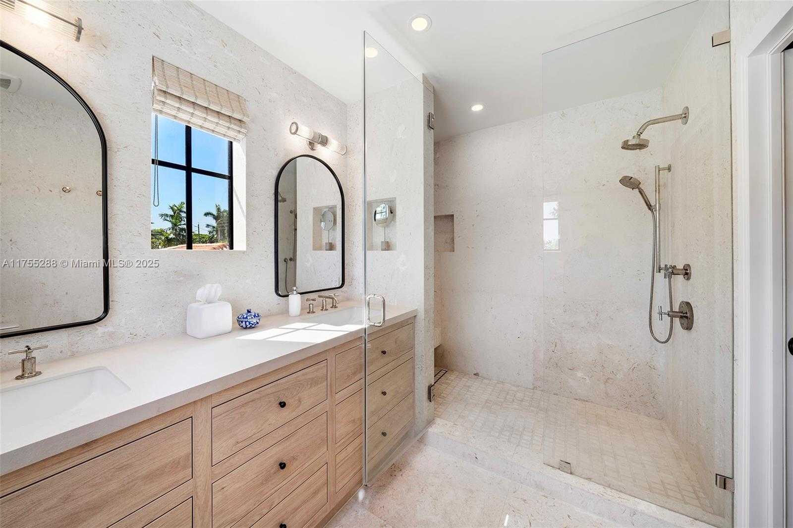Small Image of 8951 HAWTHORNE AVE, Surfside Number 27