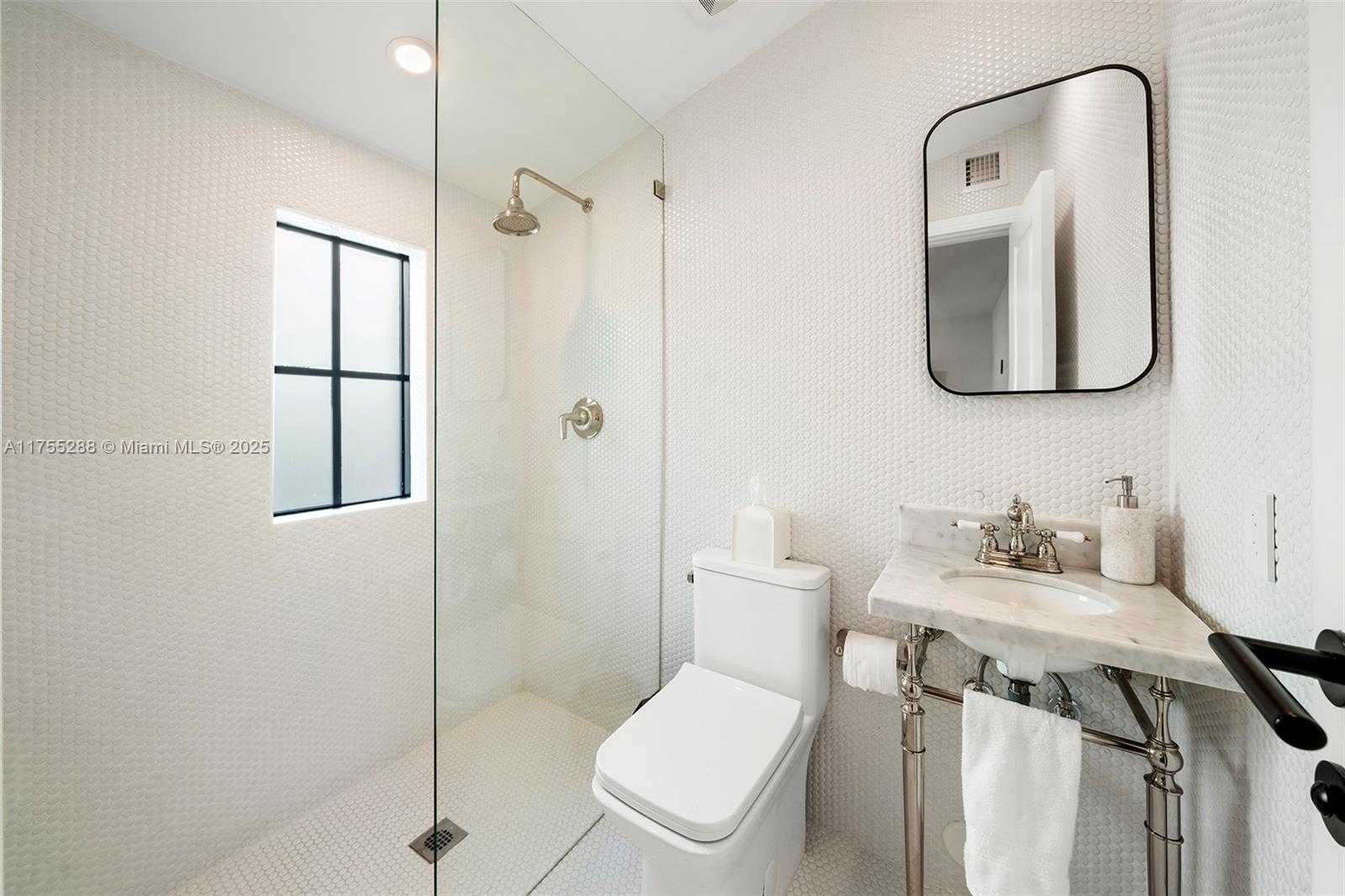 Small Image of 8951 HAWTHORNE AVE, Surfside Number 33