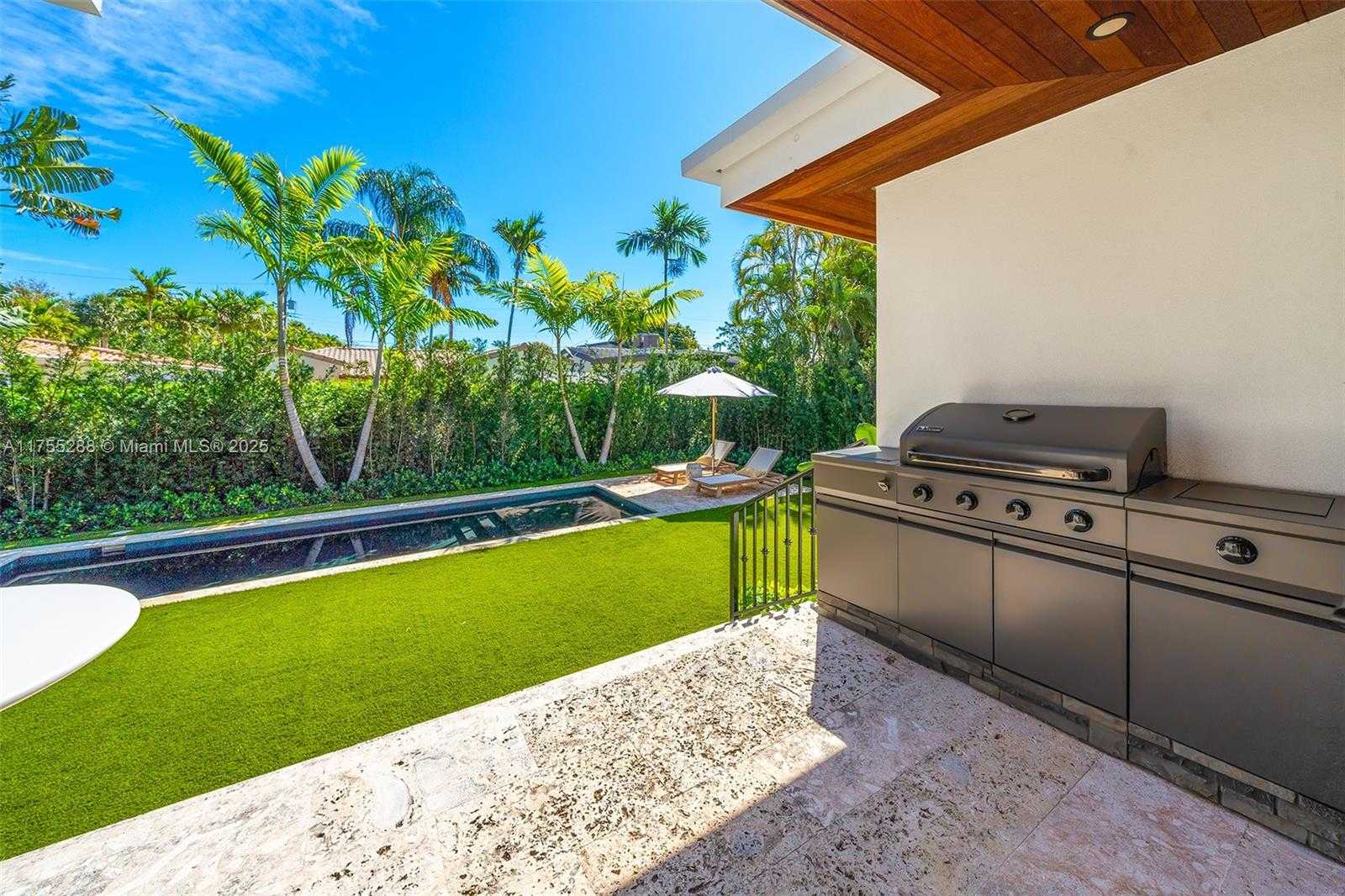 Small Image of 8951 HAWTHORNE AVE, Surfside Number 38