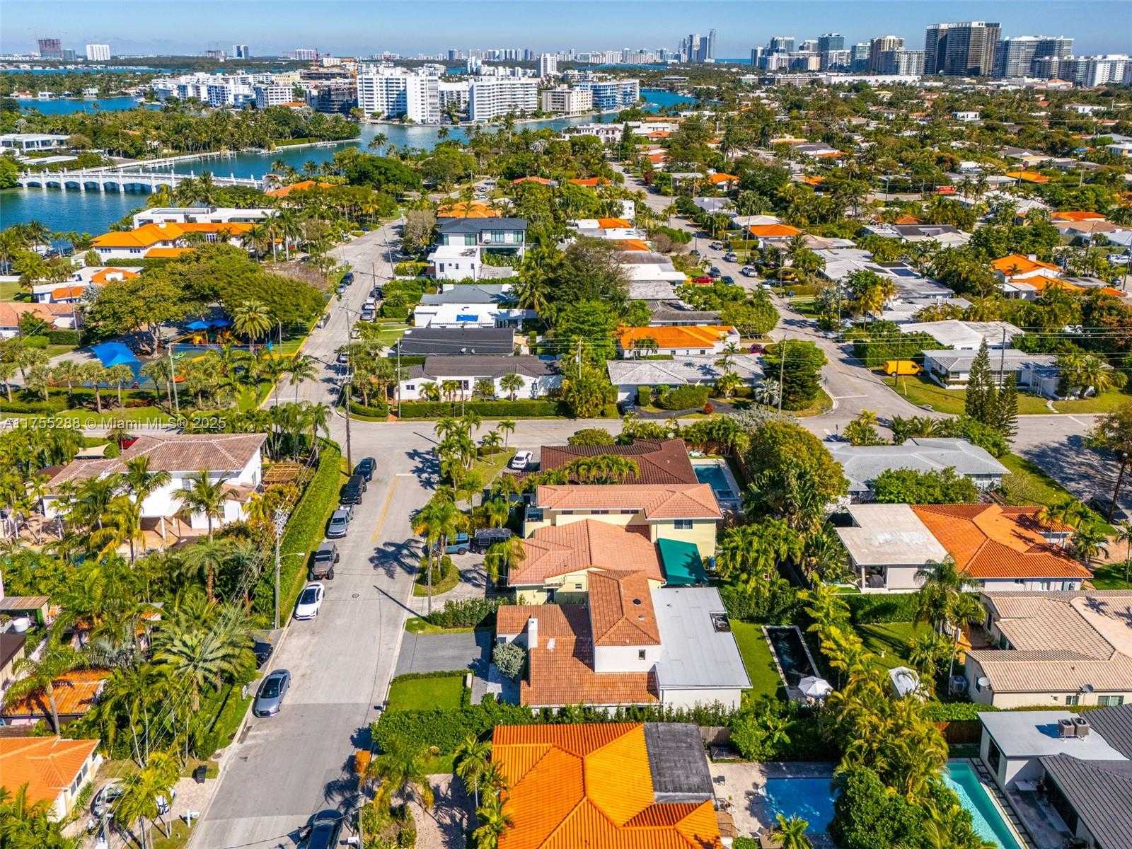 Small Image of 8951 HAWTHORNE AVE, Surfside Number 49