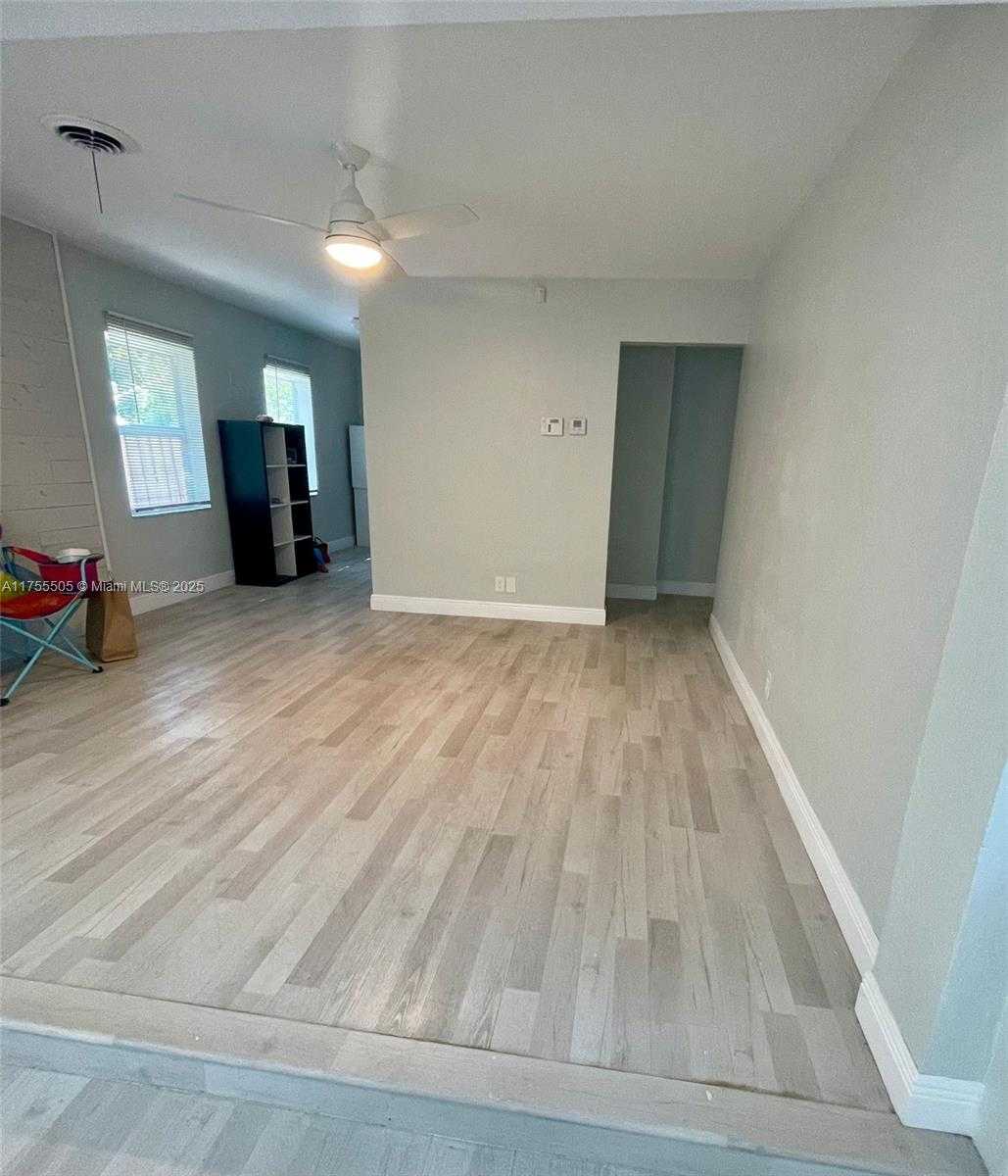Small Image of 2615 Wilson St, Hollywood, FL 33020, USA Number 4