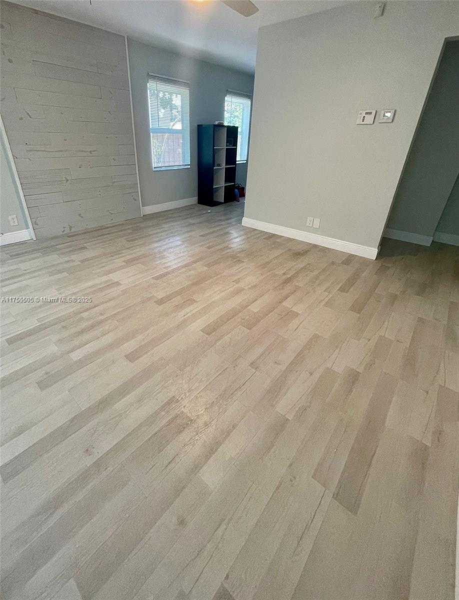 Small Image of 2615 Wilson St, Hollywood, FL 33020, USA Number 5