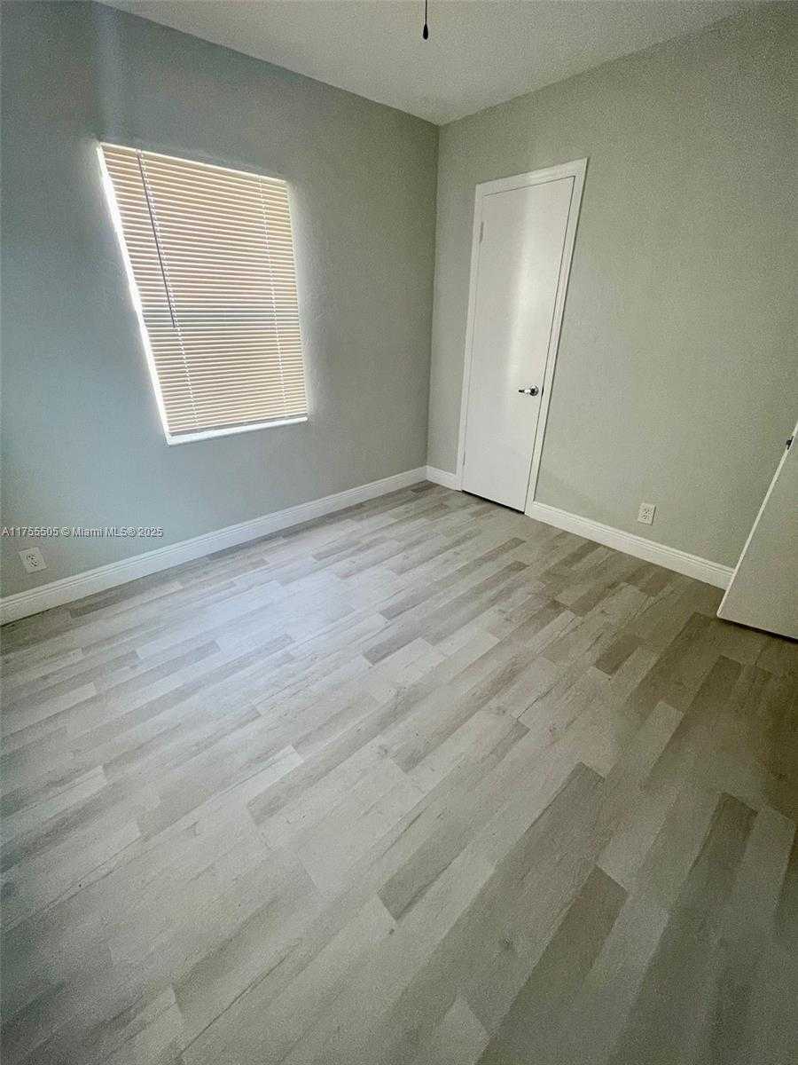 Small Image of 2615 Wilson St, Hollywood, FL 33020, USA Number 7