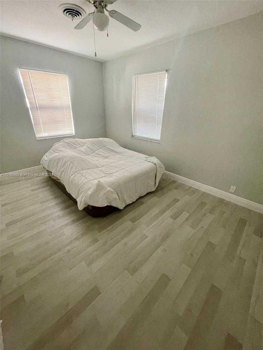 Small Image of 2615 Wilson St, Hollywood, FL 33020, USA Number 8