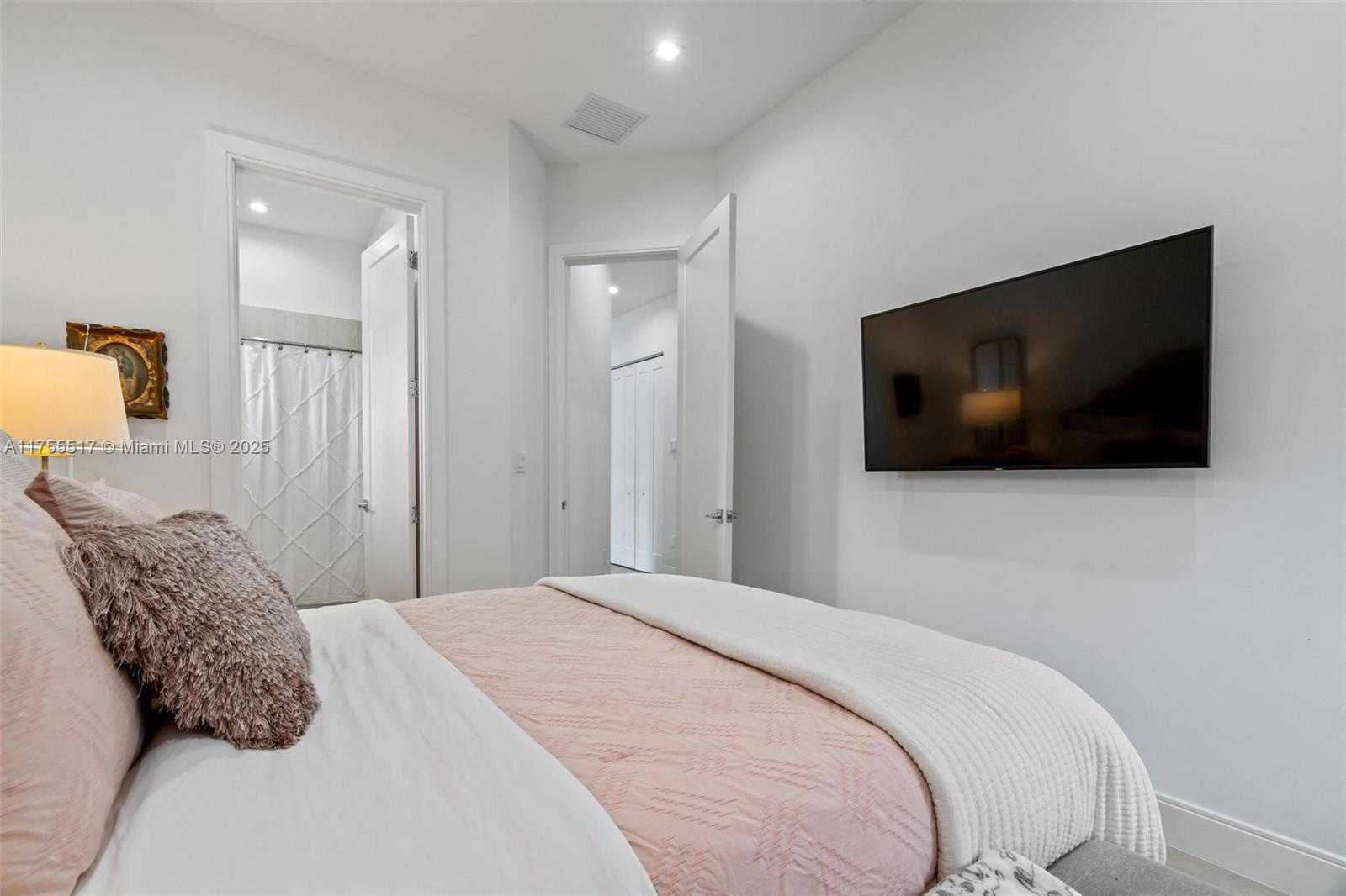 Small Image of 4482 NORTH WEST 80TH AVE, Doral Number 22