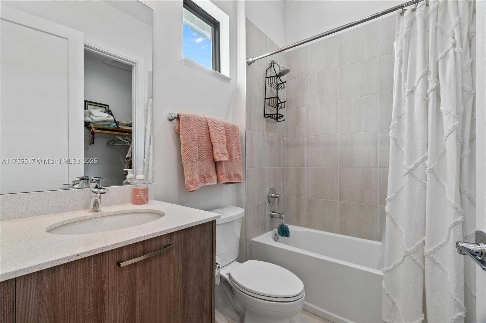 Small Image of 4482 NORTH WEST 80TH AVE, Doral Number 25